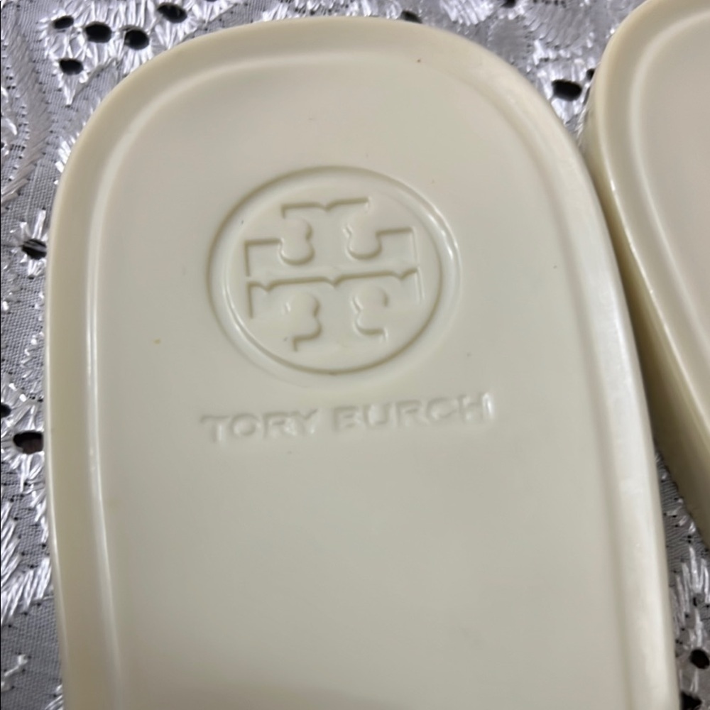 Tory Burch Cream Sandals with Gold Medallion - Picture 4 of 6